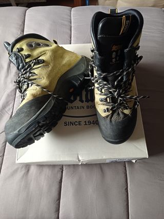 Botas semirígidas BESTARD de segunda mano por 85 EUR en Cáceres en WALLAPOP