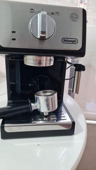Cafetera DeLonghi de brazo de segunda mano por 70 EUR en Catarroja en  WALLAPOP