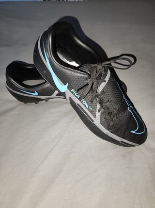 NIKE. Botas fútbol 11. Césped artificial. Talla 42 de segunda mano por  34,99 EUR en Madrid en WALLAPOP