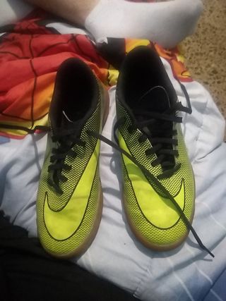 Zapatillas nike talla 38 de segunda mano por 10 EUR en Paiporta en WALLAPOP