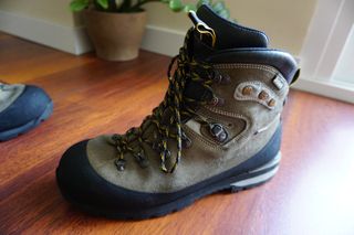 Botas semi rígidas Hombre Bestad T 45 de segunda mano por 110 EUR en Madrid  en WALLAPOP