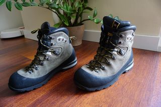 Cómo elegir tus botas de montaña y alpinismo semirrígidas y rígidas -  Barrabes.com