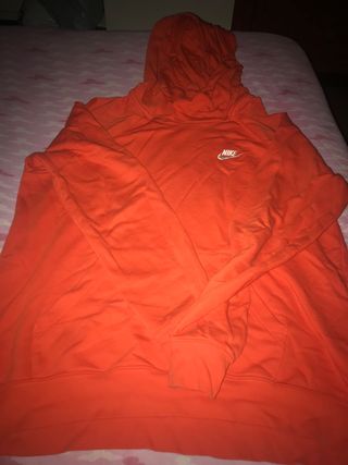 Chándal Nike naranja de segunda mano por 55 EUR en Barcelona en WALLAPOP