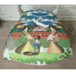 Sillas provenzales con tapizado oriental