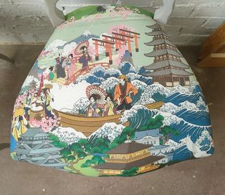 Sillas provenzales con tapizado oriental