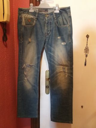 Pantalones de hombre vaqueros guess de segunda mano por 15 EUR en Málaga en  WALLAPOP
