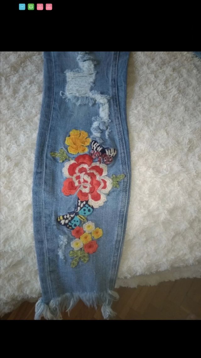 Pantalón vaquero flores