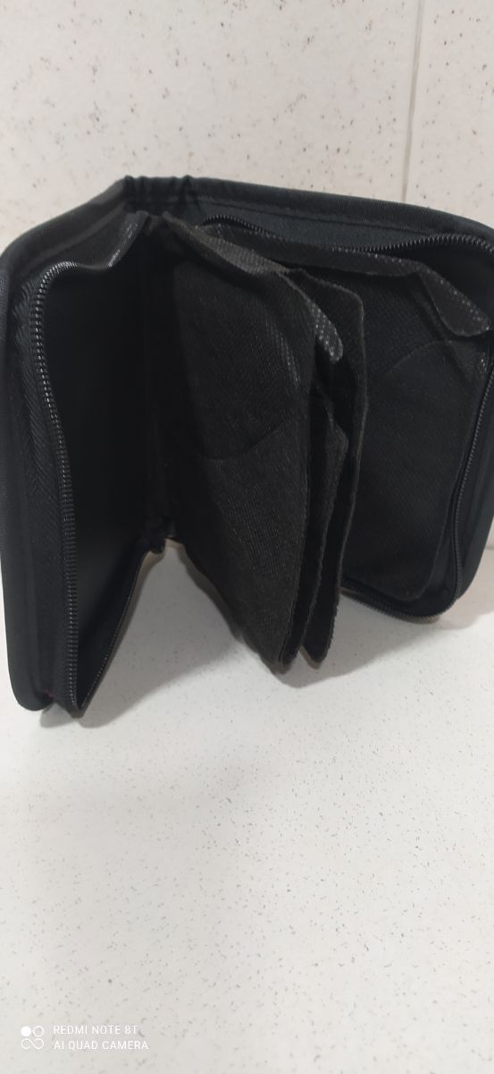 PORTA CD PER 8 UNITÀ IN ROSSO, CON CERNIERA