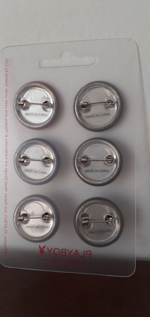 Pins o chapas PLAYBOY de segunda mano por 12 EUR en Sabadell en WALLAPOP