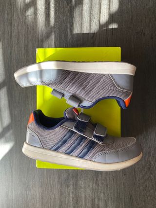 Adidas Niño Talla 30 de segunda mano por 18 EUR en Jerez de la Frontera en  WALLAPOP