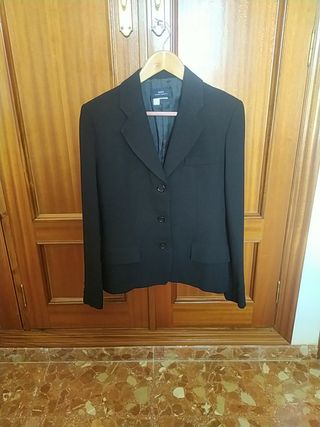 Americana negra mujer Zara de segunda mano por 6 EUR en Barcelona en  WALLAPOP
