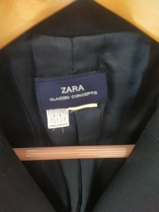 Americana negra mujer Zara de segunda mano por 6 EUR en Barcelona en  WALLAPOP