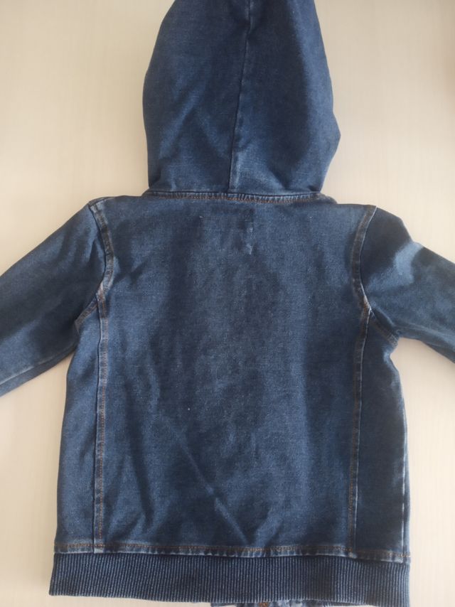 Cazadora vaquera unisex. 18-24 meses. ZYBOY