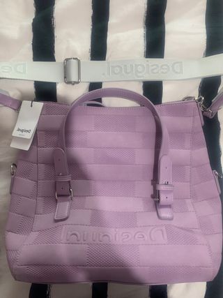 Bolso DESIGUAL , nueva colección verano 2022 de segunda mano por 50 EUR en  León en WALLAPOP