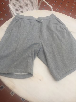 Pantalón corto punto Zara de segunda mano por 4 EUR en San Jose en WALLAPOP