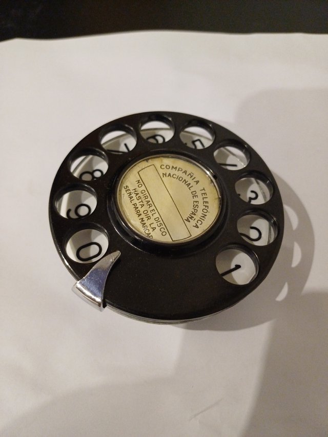 disco numérico antiguo esmaltado o de plásticoc