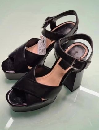 Sandalias tacón plataforma negras, talla 38 de segunda mano por 15 EUR en  Igualada en WALLAPOP