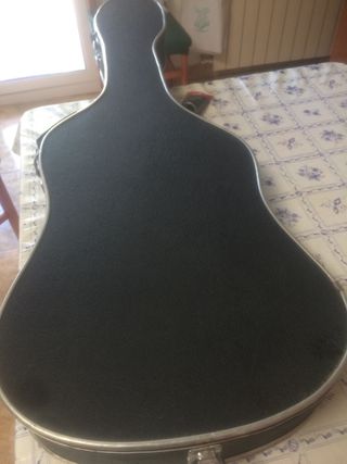 Estuche guitarra eléctrica de segunda mano por 45 EUR en Sitges en WALLAPOP