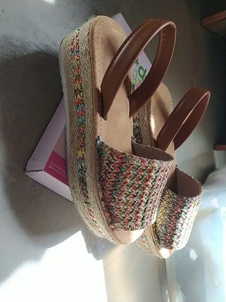 Alpargatas, albarcas de plataforma n36 de segunda mano por 15 EUR en  Sabadell en WALLAPOP