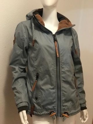 Abrigo mujer Naketano de segunda mano por 40 EUR en Roquetas de Mar en  WALLAPOP