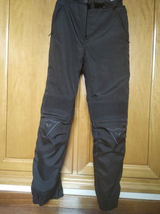 Pantalón moto Dainese mujer cordura. Talla 42 de segunda mano por 85 EUR en  León en WALLAPOP