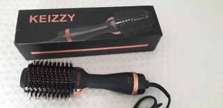 Secador de pelo con cepillo incorporado de segunda mano por 35 EUR en  Alcorcón en WALLAPOP