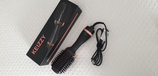 Secador de pelo con cepillo incorporado de segunda mano por 35 EUR en  Alcorcón en WALLAPOP