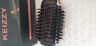 Secador de pelo con cepillo incorporado de segunda mano por 35 EUR en  Alcorcón en WALLAPOP