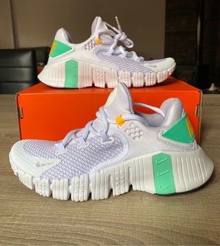 Zapatillas Nike Free Metcon 4 -blanco y verde- de segunda mano por 68 EUR  en Gójar en WALLAPOP
