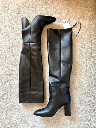 Bota alta negra piel 39 Zara de segunda mano por 95 EUR en Calvarrasa de  Abajo en WALLAPOP