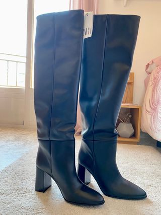 Bota alta negra piel 39 Zara de segunda mano por 95 EUR en Calvarrasa de  Abajo en WALLAPOP