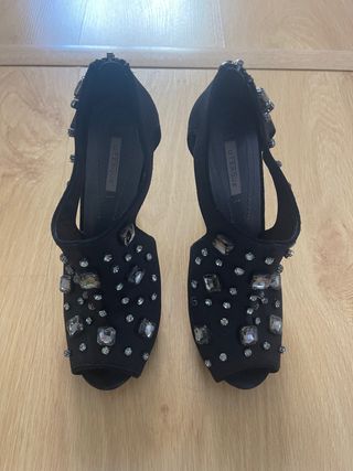Zapatos Fiesta Uterque de segunda mano por 40 EUR en Molino de La Hoz en  WALLAPOP