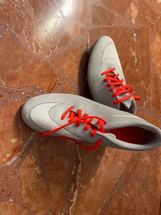 Zapatillas Futbol terrenos secos First 100 Fg Kipsta Color: Negro Blancas.  Talla: 43 a domicilio | Cornershop by Uber - Chile