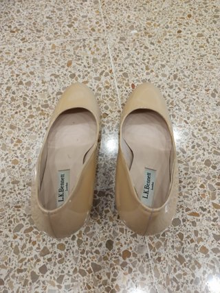 Zapatos de tacón talla 37 y medio de segunda mano por 10 EUR en Barcelona  en WALLAPOP