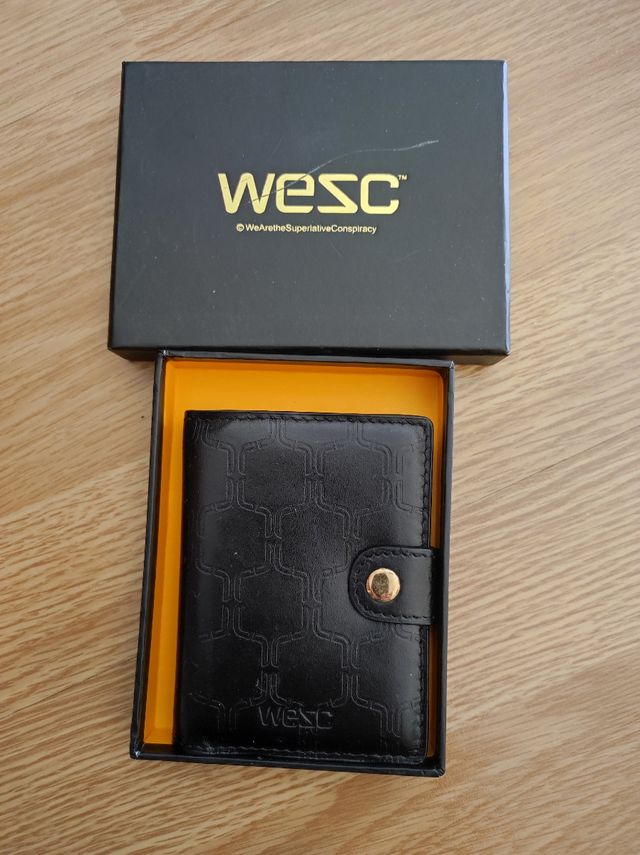 Tarjetero WESC
