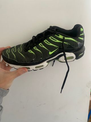 Bambas nike TN negras\\/verdes originales de segunda mano por 20 EUR en  Vilassar de Mar en WALLAPOP