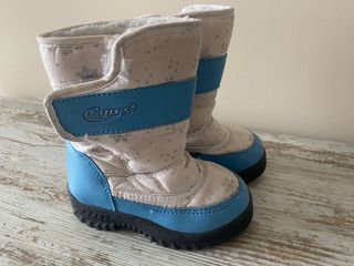 Botas nieve talla 25 de segunda mano por 10 EUR en Fuenlabrada en WALLAPOP