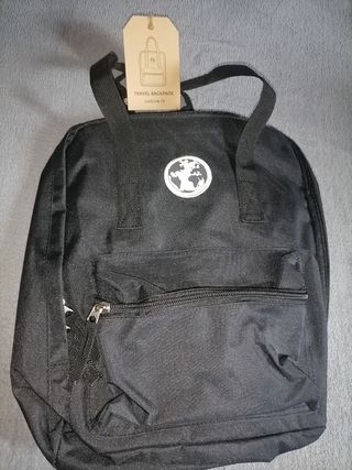 Mochila cuadrada de segunda mano por 15,9 EUR en Getafe en WALLAPOP