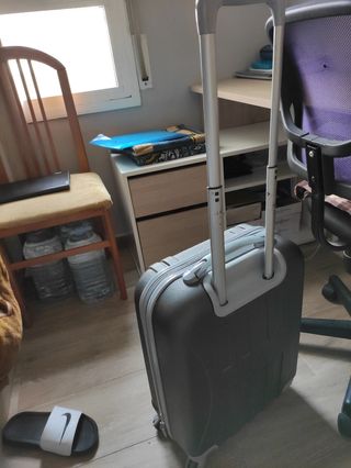 Maleta Viaje marca Valisa 4 ruedas mediana grande de segunda mano por 19,99  EUR en Tarragona en WALLAPOP