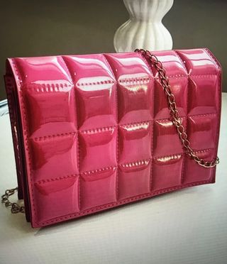 Bolso fiesta fucsia NUEVO de segunda mano por 15 EUR en Terramelar en  WALLAPOP
