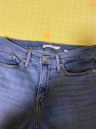 Pantalón Levi\\'S de segunda mano por 20 EUR en Sant Cugat del Vallès en  WALLAPOP