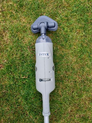 Limpiafondos aspirador Intex a bateria de segunda mano por 35 EUR en A  Coruña en WALLAPOP