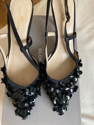 Zapatos fiesta Gloria Ortiz de segunda mano por 22 EUR en Valladolid en  WALLAPOP