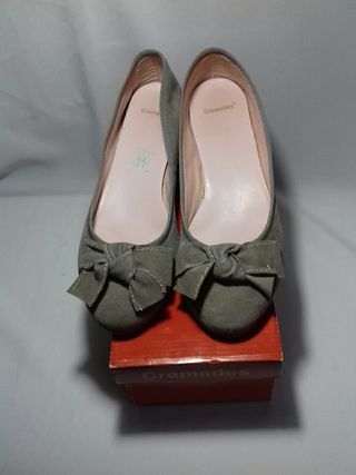 Manoletinas con cuña de segunda mano por 15 EUR en Madrid en WALLAPOP