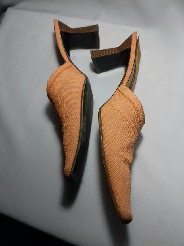 Zuecos naranja salmón con tacón