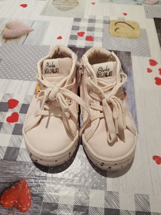 Zapatillas Zara Minnie y Daisy de segunda mano por 10 EUR en Alcorcón en  WALLAPOP