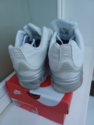 Zapatillas Nike 360 blancas talla 40 original. de segunda mano por 80 EUR  en Madrid en WALLAPOP