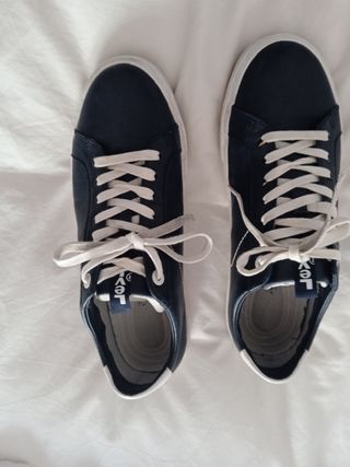 Zapatillas Levis Originales de segunda mano por 18 EUR en Utrera en WALLAPOP