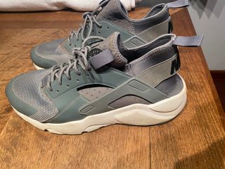 ZAPATILLAS NK AIR HUARACHE ULTRA GRIS de segunda mano por 35 EUR en Sant  Cugat del Vallès en WALLAPOP