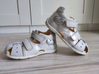 Sandalias Geox niña 24 de segunda mano por 6 EUR en Lucena en WALLAPOP
